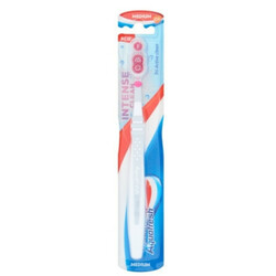Aquafresh. Зубная щетка Intense Clean средняя жесткость  шт (5054563010483)